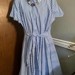Blue and white dress / short sleeves IvyBlue is the brand name
